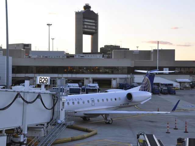 Embraer EMB-145XR (N13118) - ExpressJet Airlines Embraer ERJ-145XR N13118 in Boston 