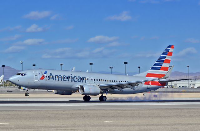 Boeing 737-800 (N989AN) - N989AN American Airlines 2009 Boeing 737-823 - cn 33205 / ln 2915 - Las Vegas - McCarran International (LAS / KLAS)br /USA - Nevada, February 27, 2014br /Photo: Tomás Del Coro