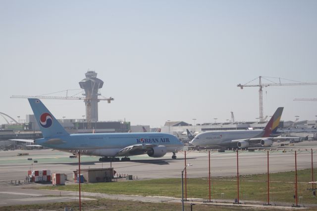 Airbus A380-800 (HL7628) - Two A-380s crossing paths at LAX