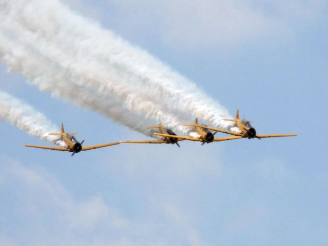 North American T-6 Texan (C-FNDB)