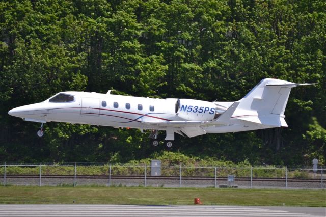 Learjet 31 (N535PS)