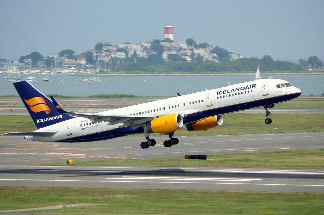 Boeing 757-200 (TF-FIJ) - Rotating off of 22R