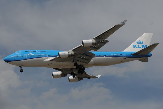 Boeing 747-400 (PH-BFV) - New Colors! "Vancouver"