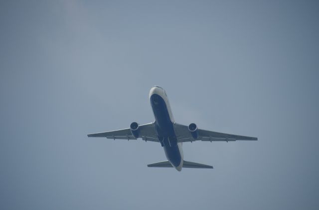 BOEING 767-200 (G-BNWY)