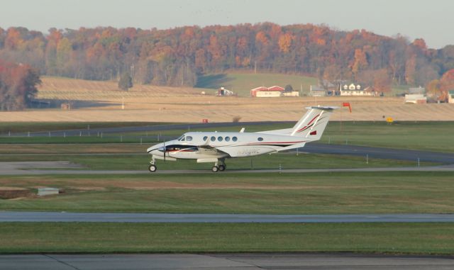 Beechcraft Super King Air 200 (N988WC) - Taxiing to ramp on 10/31/11