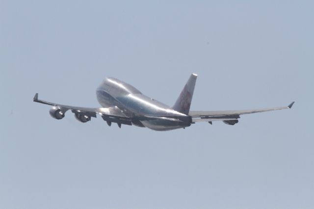Boeing 747-400 (B-18210)