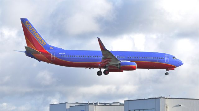 Boeing 737-800 (N8329B) - BOE628 on final approach to runway 16R for a touch/go landing on 12/14/12. (LN:4292 c/n 37006).