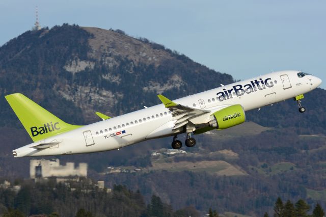 Airbus A220-300 (YL-CSI)