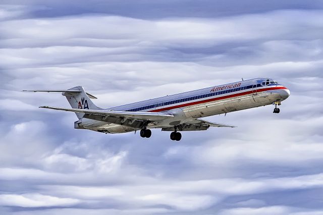 McDonnell Douglas MD-80 —