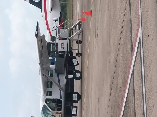 Cessna Caravan (V3-HII) - Waiting for passengers to start boarding to explore Belize.