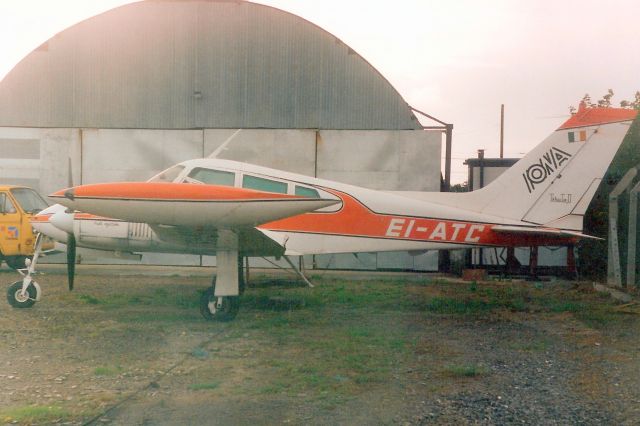 Cessna 310 (EI-ATC) - Seen here in Jul-92.  Registration cancelled in Jul-93.