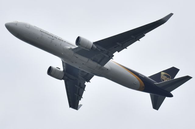 BOEING 767-300 (N342UP)