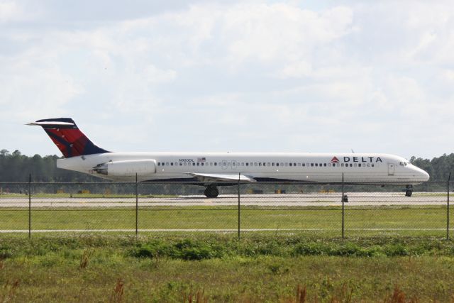 McDonnell Douglas MD-88 (N980DL) - Delta Flight 1519 (N980DL) departs Southwest Florida International Airport enroute to North Kentucky