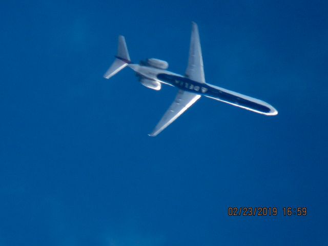 McDonnell Douglas MD-90 (N909DA)