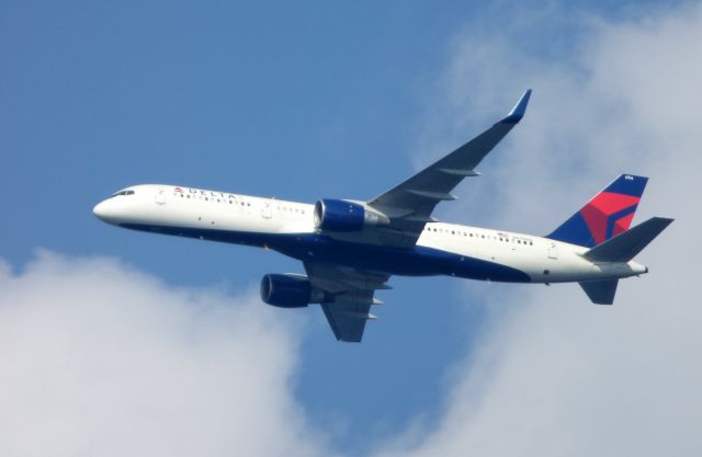 Boeing 757-200 (N6706Q) - Shown here a few minutes until landing is a Delta Boeing 757-200 in the Spring of 2017.