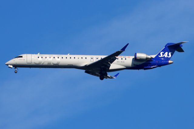 Canadair Regional Jet CRJ-900 (ES-ACG)