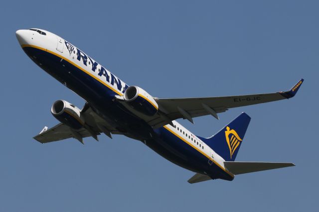 Boeing 737-800 (EI-GJC) - The Faro based aircraft departs Manchester for home as RYR4088