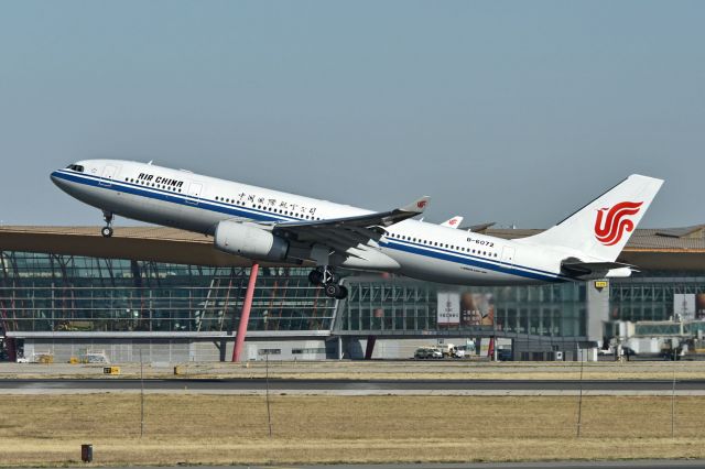 Airbus A330-200 (B-6072)