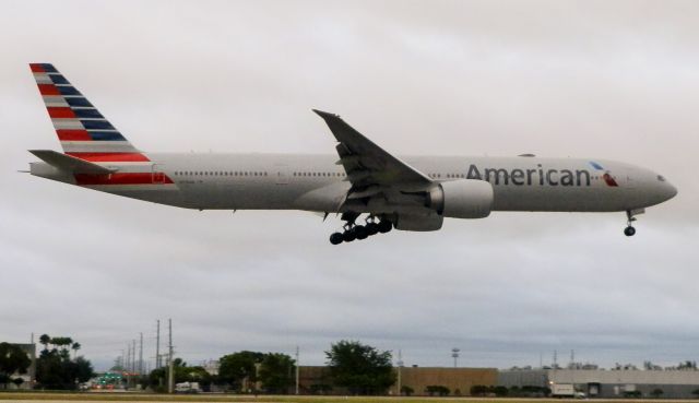 BOEING 777-300ER (N730AN) - Arriving from"London,Heathrow(LHR/EGLL)