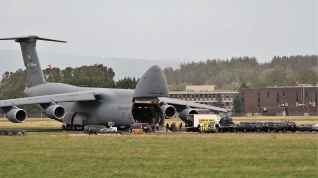 85-0004 — - usaf c-5m galaxy 85-0004 waiting to be fed at shannon 4/9/19.