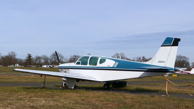 Beechcraft Bonanza (33) (N1929U)