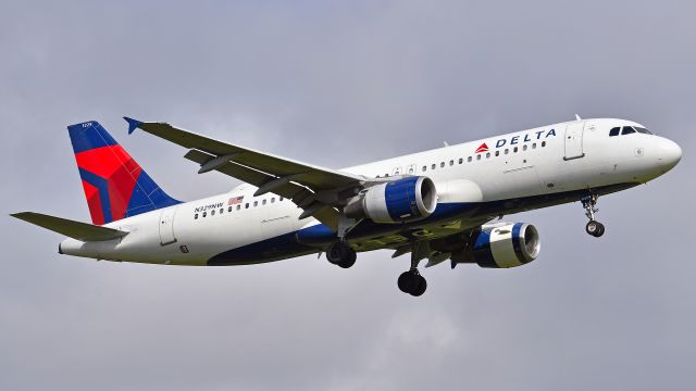 Airbus A320 (N329NW) - Delta Airlines Airbus A320 (N329NW) arrives KRDU Rwy 23R on 7/09/2023 at 5:15 pm.