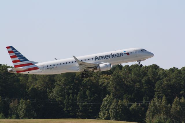 Embraer ERJ-190 (N958UW)