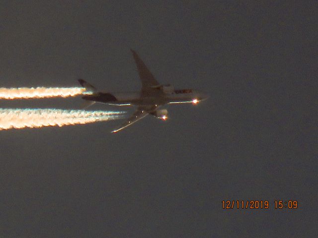 BOEING 777-200LR (N877FD)