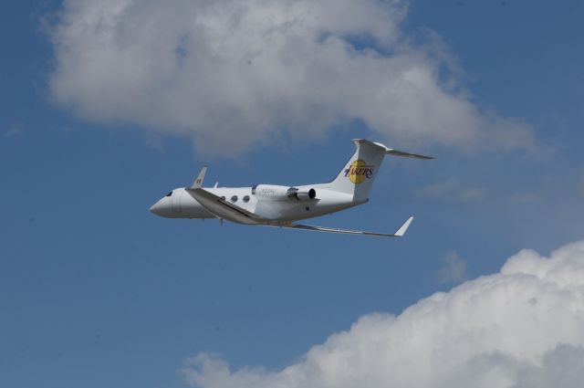 Gulfstream Aerospace Gulfstream 3 (N32MJ) - Magic Johnsons Gulfstream Giii departing Provo after new Paint scheme. I wish these Giiis didn't have to have those hush kits! But still sounded awesome! Best viewed in full! 