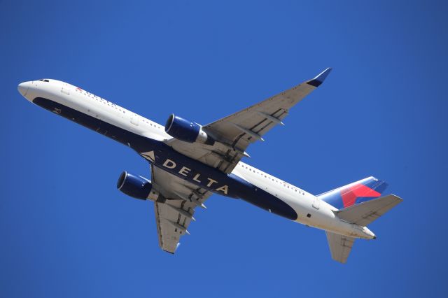 Boeing 757-200 (N547US)