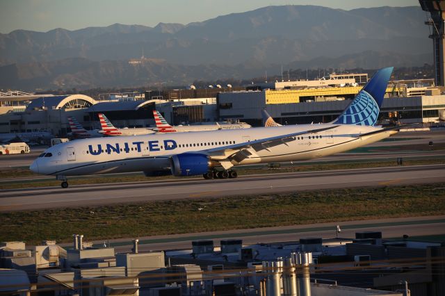 Boeing 787-9 Dreamliner (N29975)