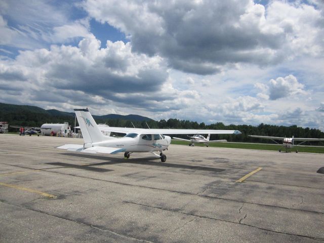 Cessna Skyhawk (N5127H) - A private plane at a local fly-in.