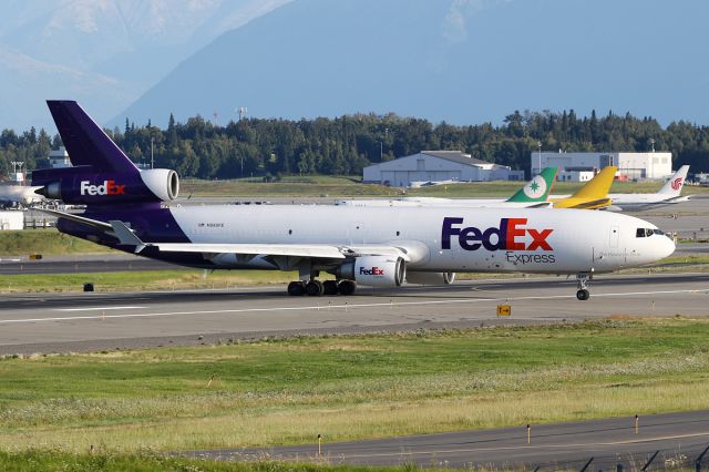 Boeing MD-11 (N585FE)