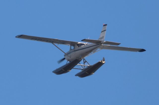 Cessna Commuter (C-GUQO) - C-GUQO Cessna Commuter 150G Survolant le fleuve St-Laurent QC. à Lavaltrie Le 10-11-2024 à 11:32