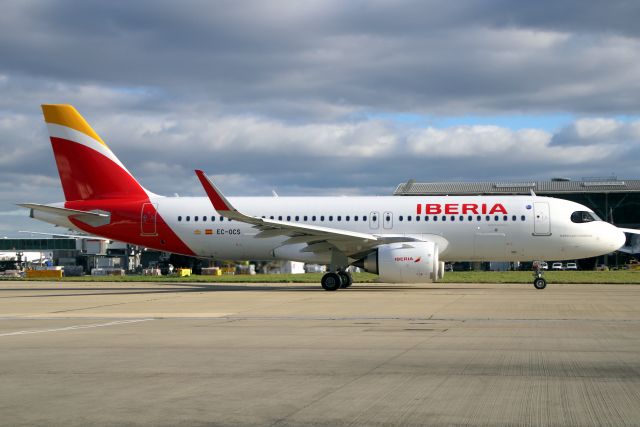 Airbus A320neo (EC-OCS) - Taxiing to depart rwy 27L on 24-Nov-23 operating flight IBE3169 to LEMD.