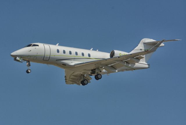 Canadair Challenger 350 (C-GFLU)