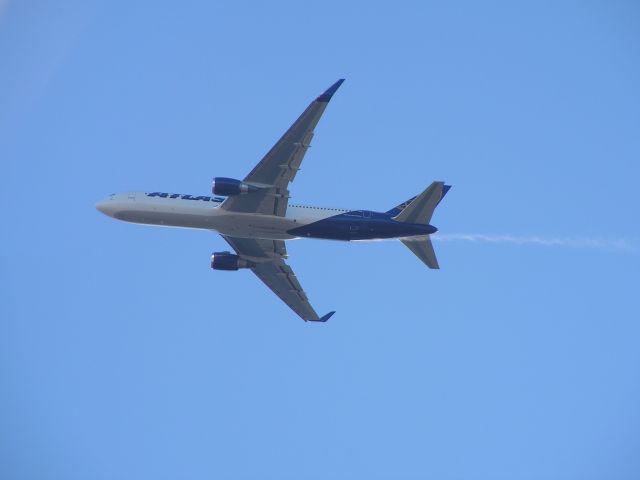 BOEING 767-300 (N649GT) - Atlas Air 767-300 about to make its turn to RWY 28 at KNGU