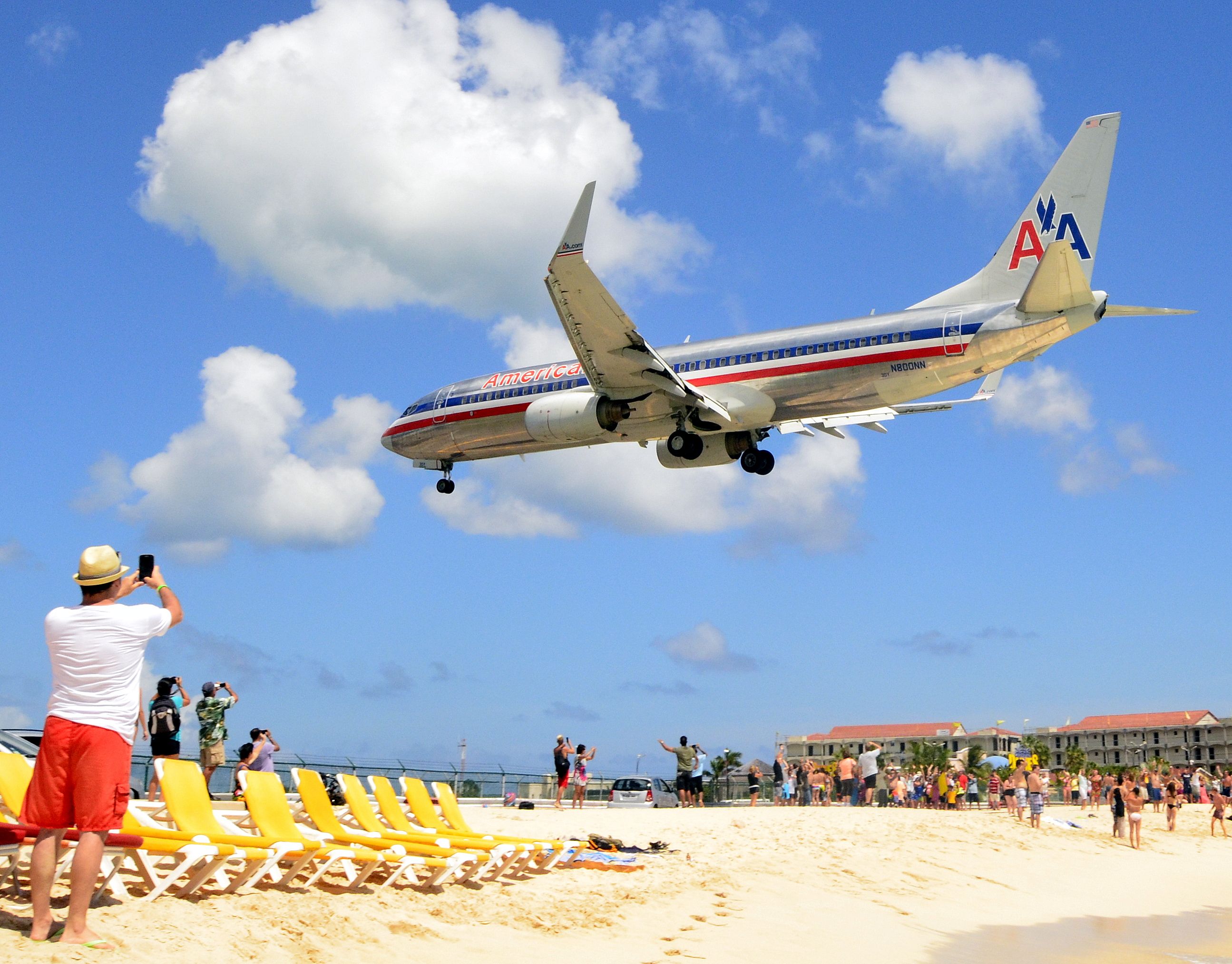 Boeing 737-800 (N800NN)
