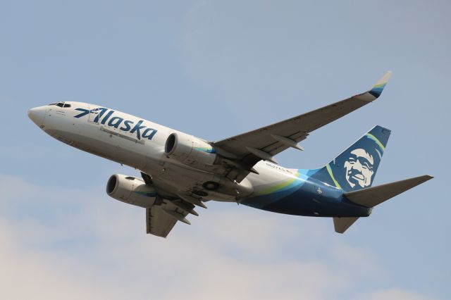 Boeing 737-700 (N627AS)