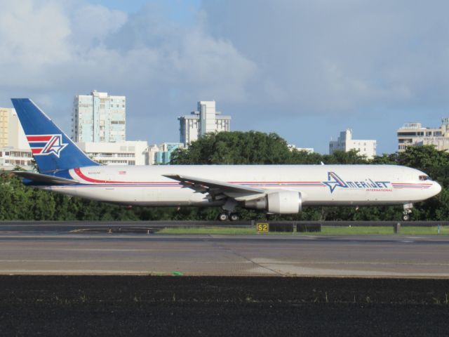 BOEING 767-300 (N319CM)