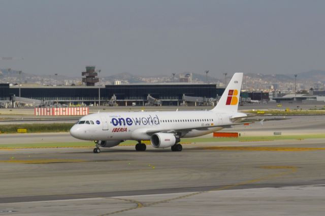 Airbus A320 (EC-HDN) - Barcelona Iberia Airbus A320-214 "Parque Natural de Somiedo" EC-HDN in Barcelona