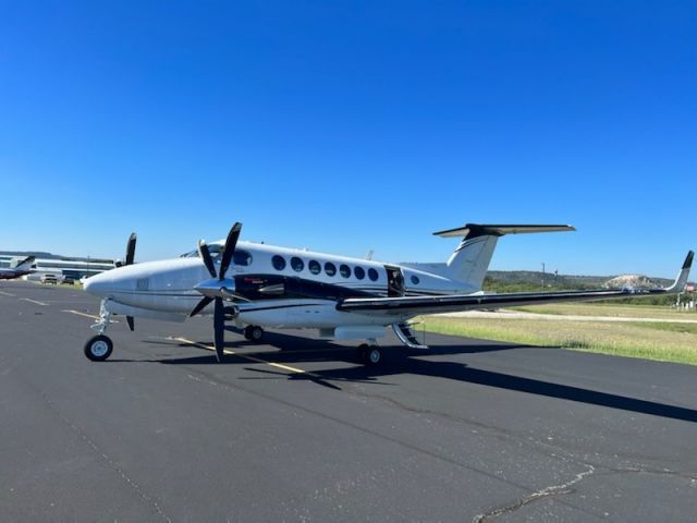 Beechcraft Super King Air 350 (N4LG)