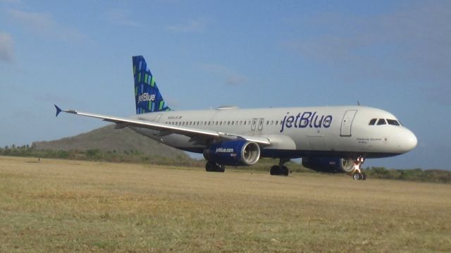 Airbus A320 (N588JB)