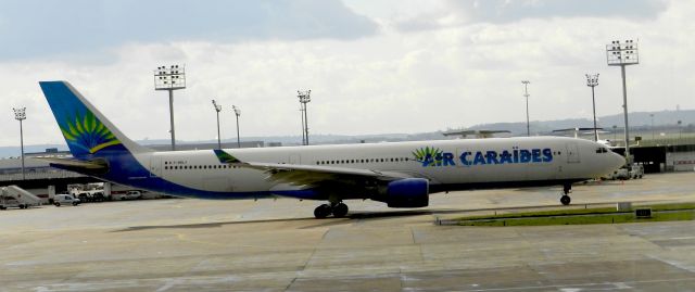 Airbus A330-300 (F-ORLY) - En attente à Orly de mon vol, ce qui m'a attiré c'est l'immatriculation de l'avion d'Air Caraïbes qui est le F ORLY en partance ce jour la pour Fort de France