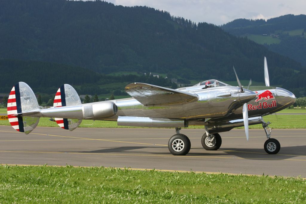 Lockheed P-38 Lightning (N25Y)