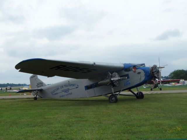 Ford Tri-Motor (N8407)