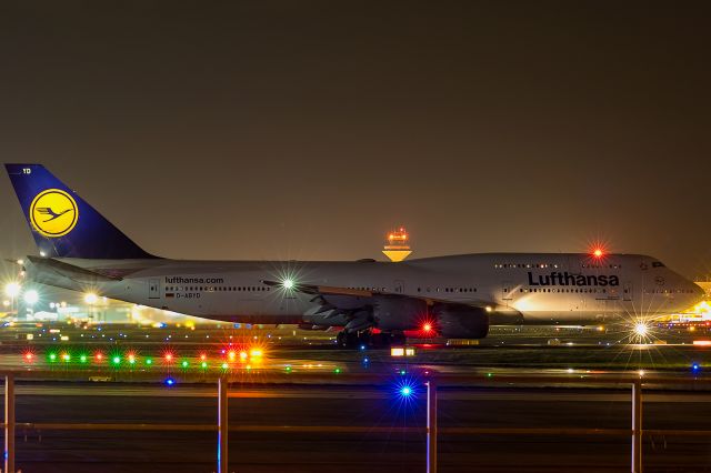 BOEING 747-8 (D-ABYD) - rwy 18