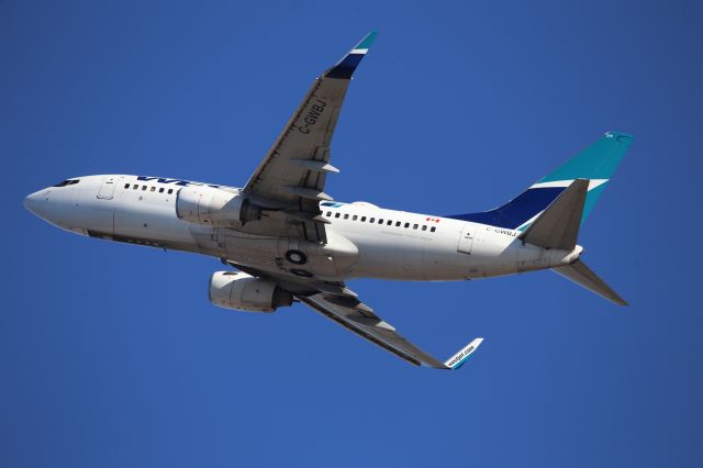 Boeing 737-700 (C-GWBJ)