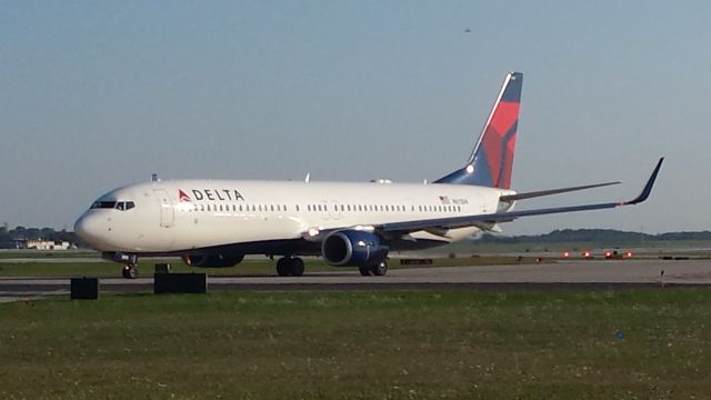 Boeing 737-900 (N815DN) - Delivered 2/6/14, this Delta 737 is seen here before departing General Mitchell International 9/16/15.