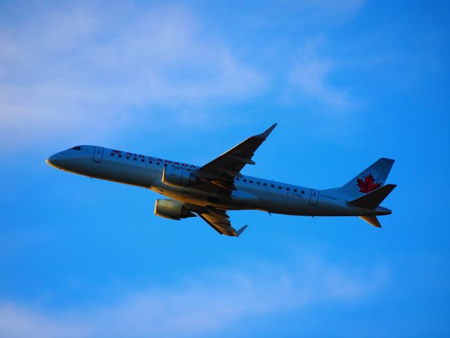 Embraer ERJ-190 (C-FHNL)